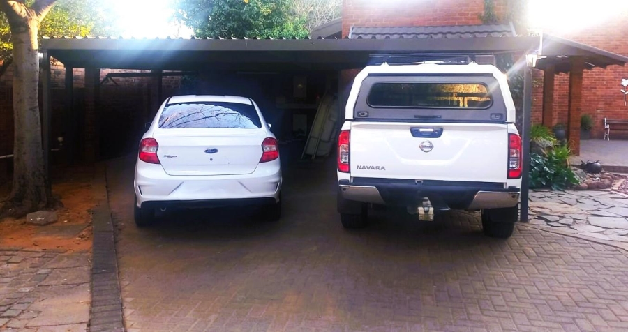 4 Bedroom Property for Sale in Langenhovenpark Free State